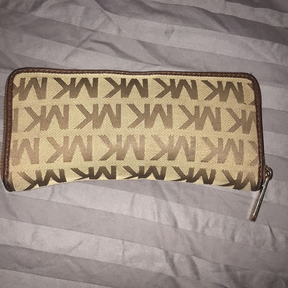 Tan and brown Michael Kors full zip wallet - Picture 2 of 3